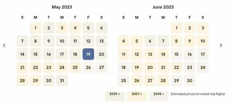 红绿色盲患者看到的同一份日历：两种颜色无法区分，信息完全丢失